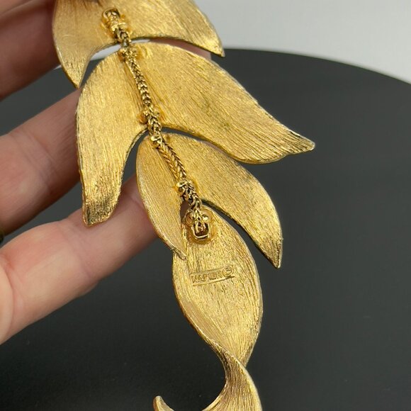Vintage Napier Gold Tone Articulated Fish Green Rhinestone Eye Pendant - Picture 8 of 16